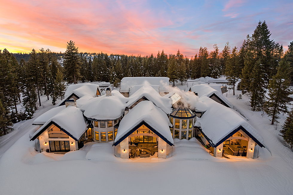  St. Moritz
- Exclusive residence in the mountains of Idaho