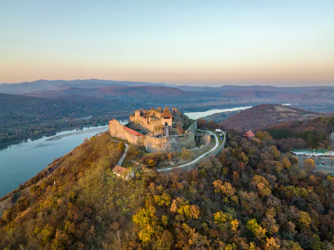 Danube Bend: Full-Day Hiking Tour from Budapest