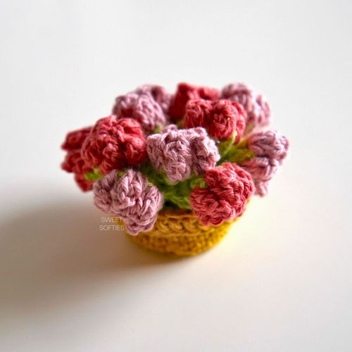 Base para copos de buquê de rosas com DUAS variações de flores! · Tutorial de crochê rápido e fácil