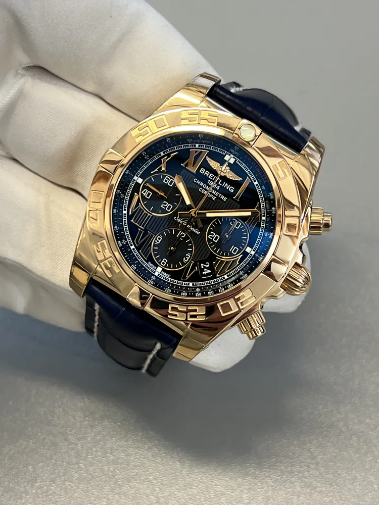 HB011012/B957 full set 2012. Official Breitling service done in 2025.