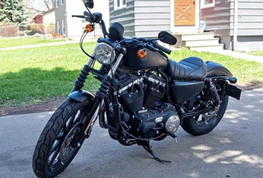 2020 HARLEY-DAVIDSON IRON 883 motorcycle for rent near Minneapolis, MN