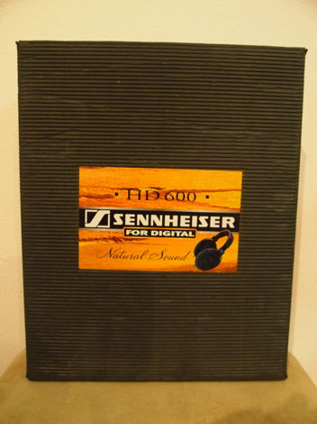 Sennheiser  HD 600 Headphones -- ***MINT -- Original Ca...