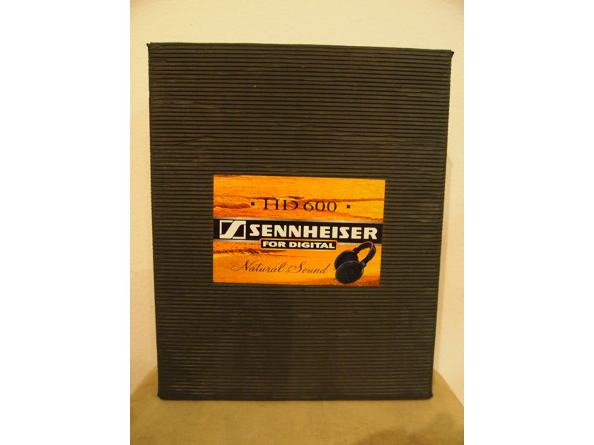 Sennheiser  HD 600 Headphones -- ***MINT -- Original Carton, Box, Etc.***