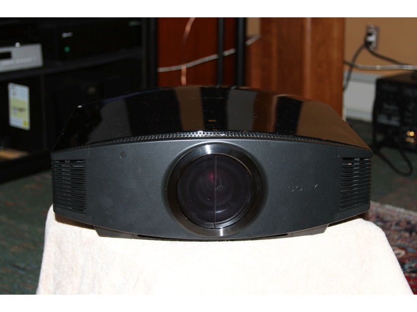 Sony VW 95ES 3D Projector with glasses