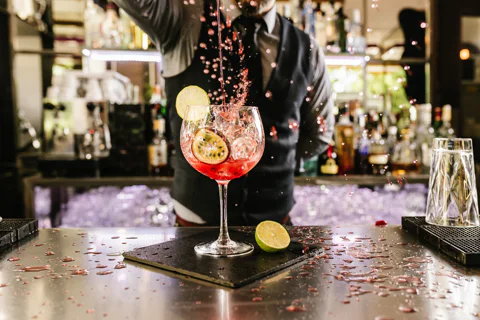 Private Budapest Night Tour with Drinks, Ruin Bars and Club