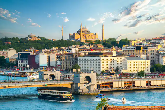 Brunch & Sightseeing Cruise with Hotel Pick-Up