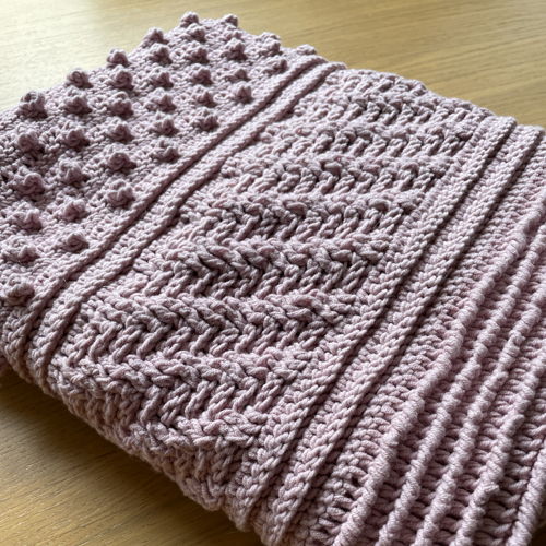 Crocheted baby blanket Nella