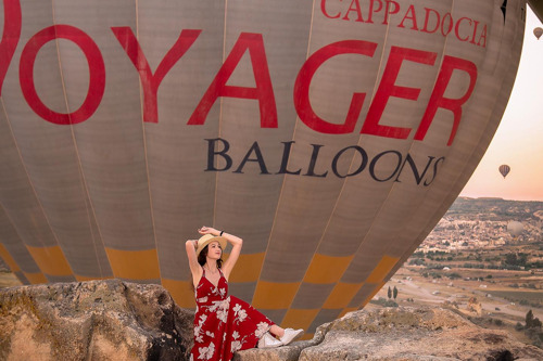 Фотосессия в Каппадокии на фоне парящих шаров