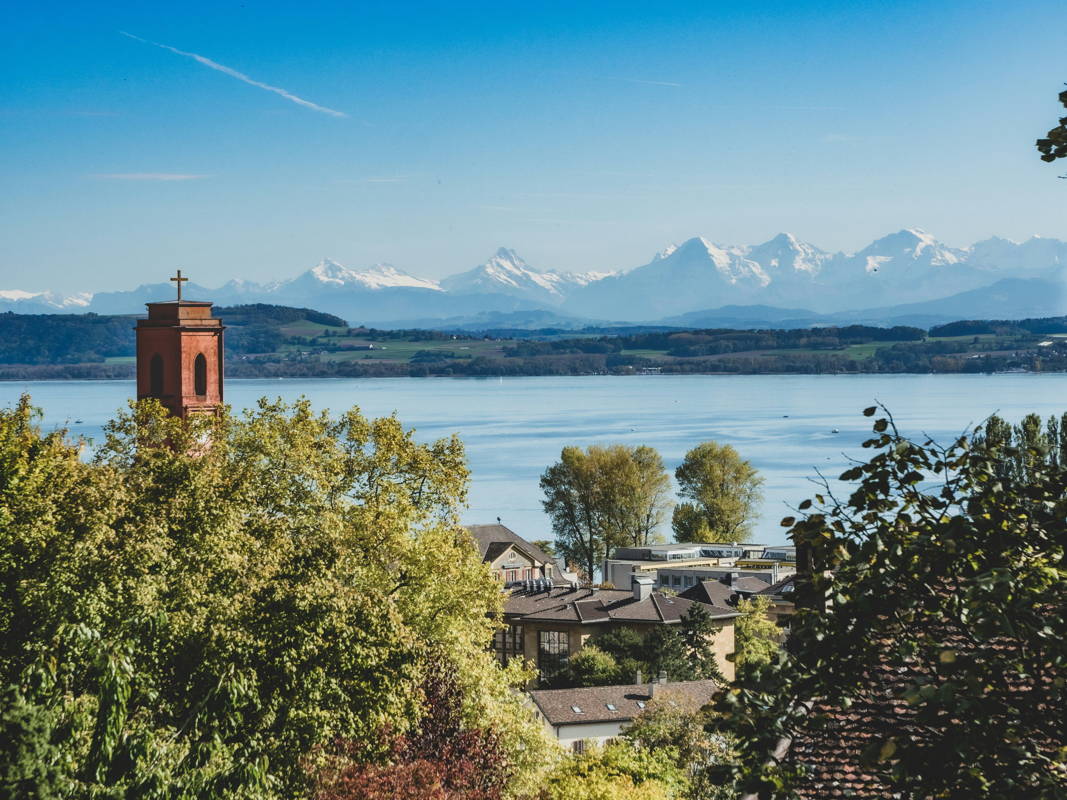 Ville de Neuchâtel et vignoble des Trois-Lacs