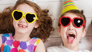 partylicious berlin kinder mit partyhut