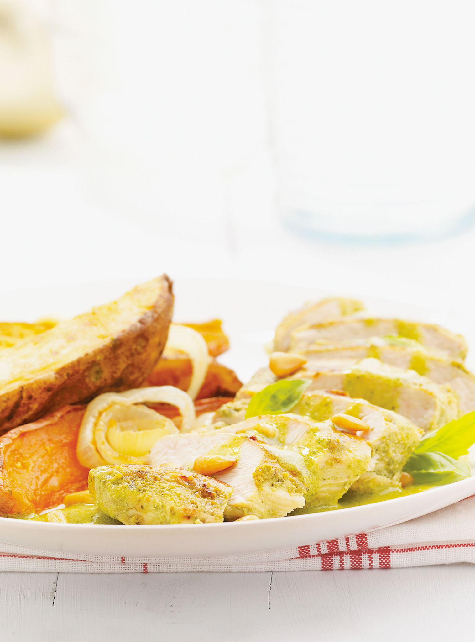Pesto-Marinated Chicken with Roasted Vegetables | RICARDO
