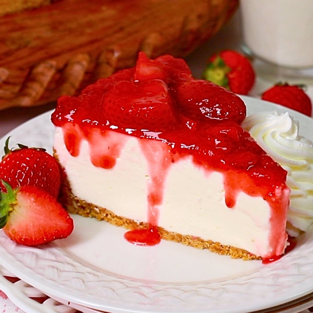 Best-Ever No Bake Strawberry Cheesecake Recipe (+VIDEO)