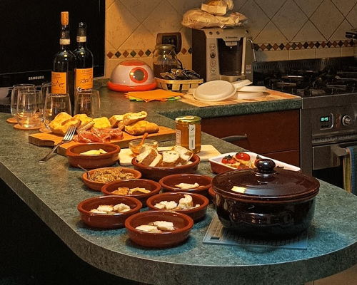 Cooking classes Florence: Tuscan cuisine: Pici, Gnocchi and aperitif with Letizia