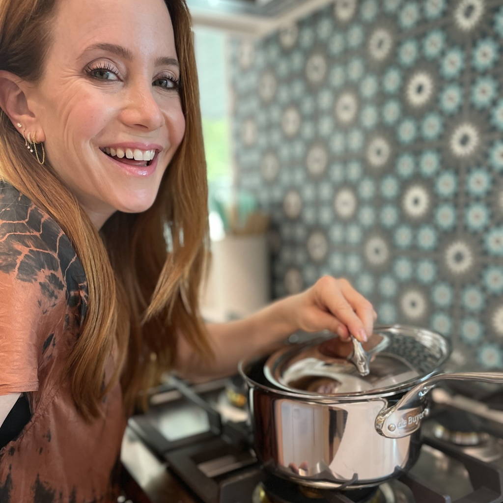 Actress Amy Davidson cooking with de Buyer AFFINITY Stainless Steel cookware