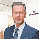 Henrik Bock ist Immobilienmakler bei Engel & Völkers in Berlin.