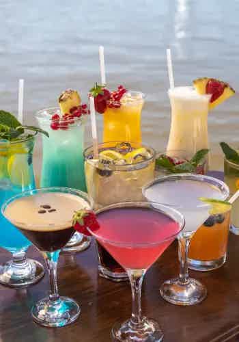 Wide selection of drink packages, welcome drink or open bar