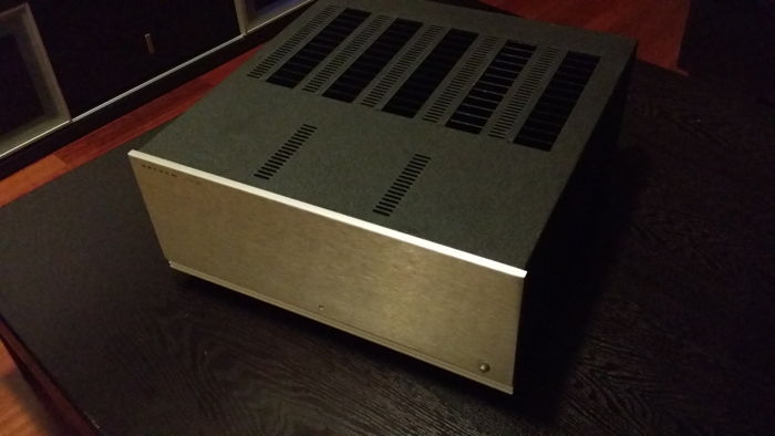 Anthem MCA-50 5 CHANNEL POWER AMPLIFIER (BARELY USED)