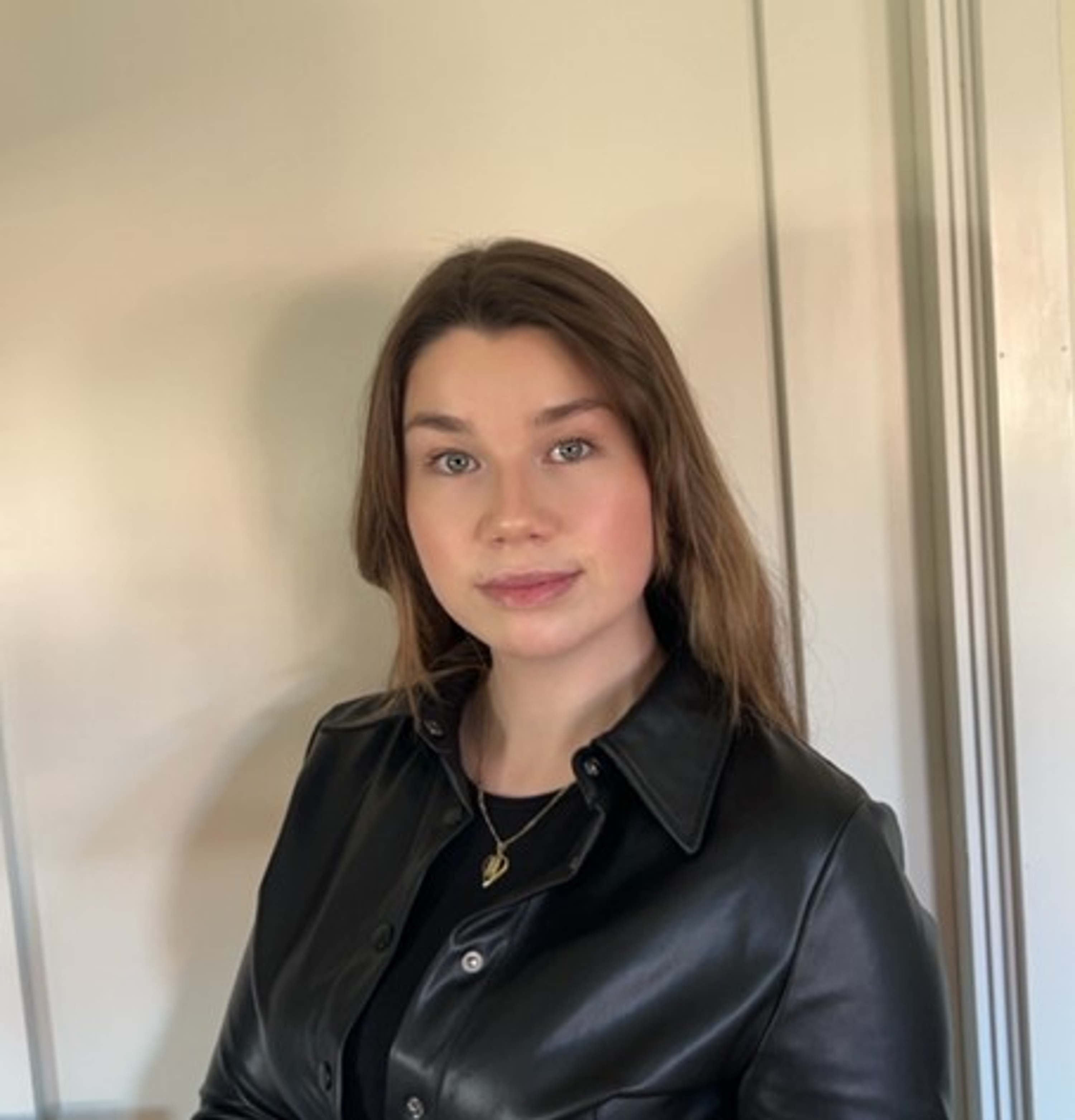 Valentina, Advokatassistent