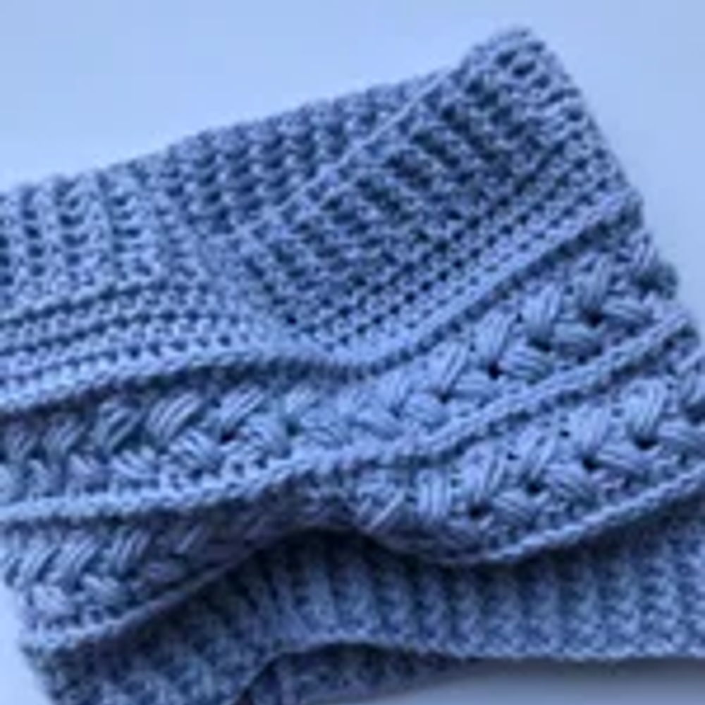 Crochet pattern cowl with beautiful and sturdy stitches
