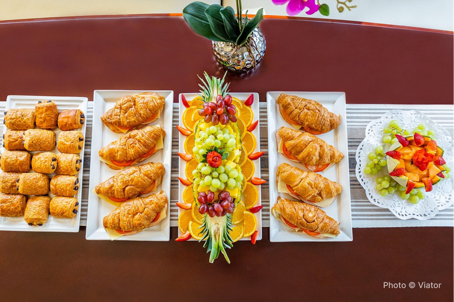 Dubai Luxury Yacht Tour with Live BBQ & Drinks - photo 3