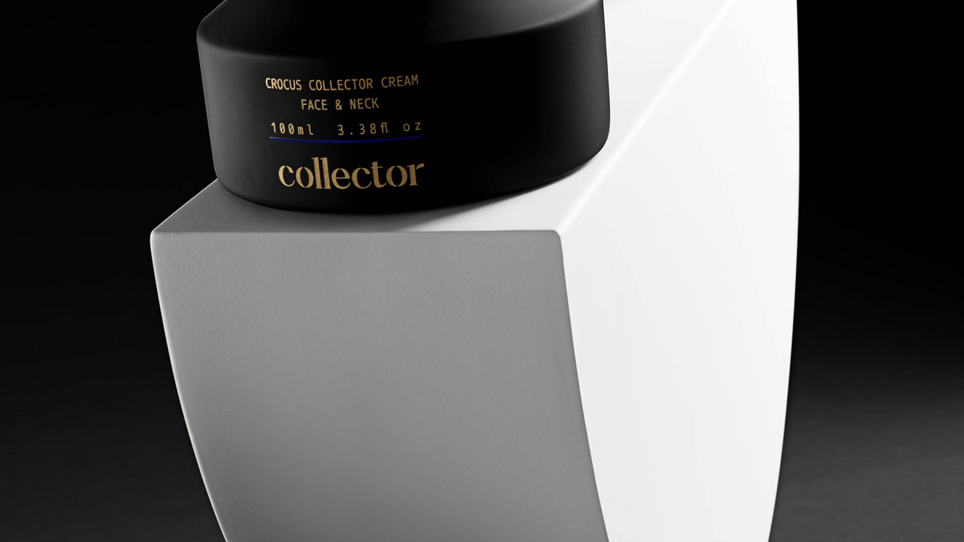 Featured image for This Natural Cosmetics Brand Has Some Seriously Sleek Packaging