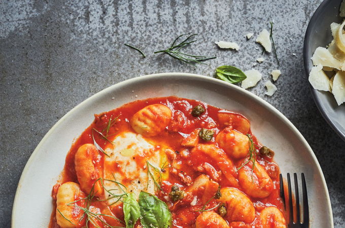 Gnocchis à la sauce tomate, aux saucisses et au fenouil tout-en-un