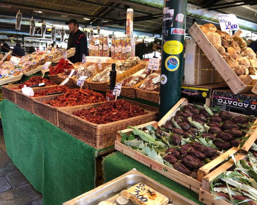 Food & Wine Tours Venice: Venice: Visit to the Rialto market with Aperitivo Italiano