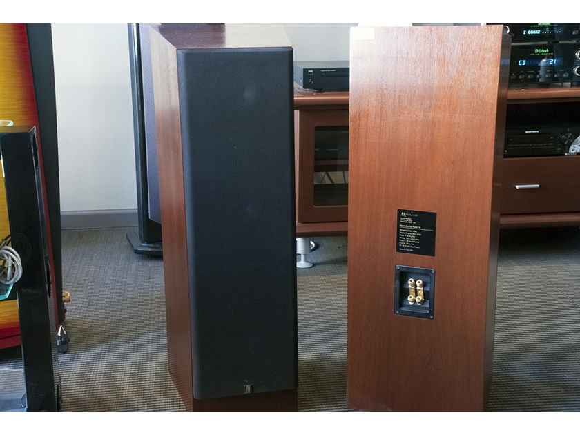 AR (Acoustic Research) Classic Speaker Model 18 Floorstanding Speakers