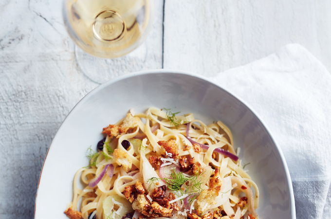 Tagliatelles au fenouil, aux raisins et aux croûtons de parmesan