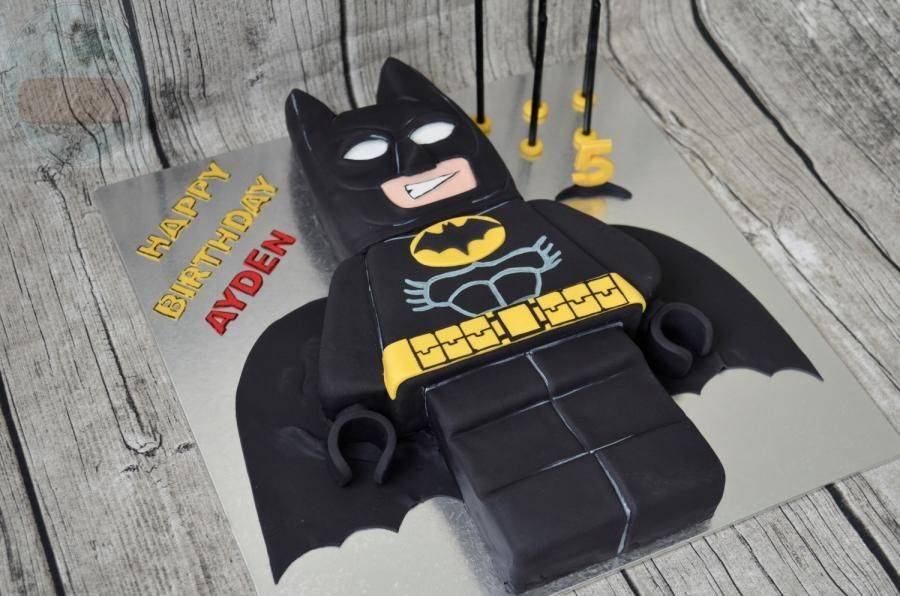  Batman LEGO Cake