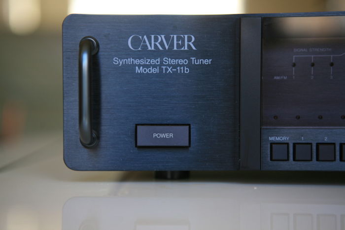Carver  TX-11b Top–of–the–line Carver Tuner, In mint co...