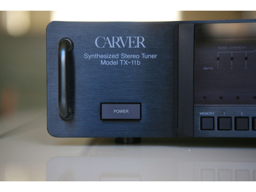 Carver  TX-11b Top–of–the–line Carver Tuner, In mint condition
