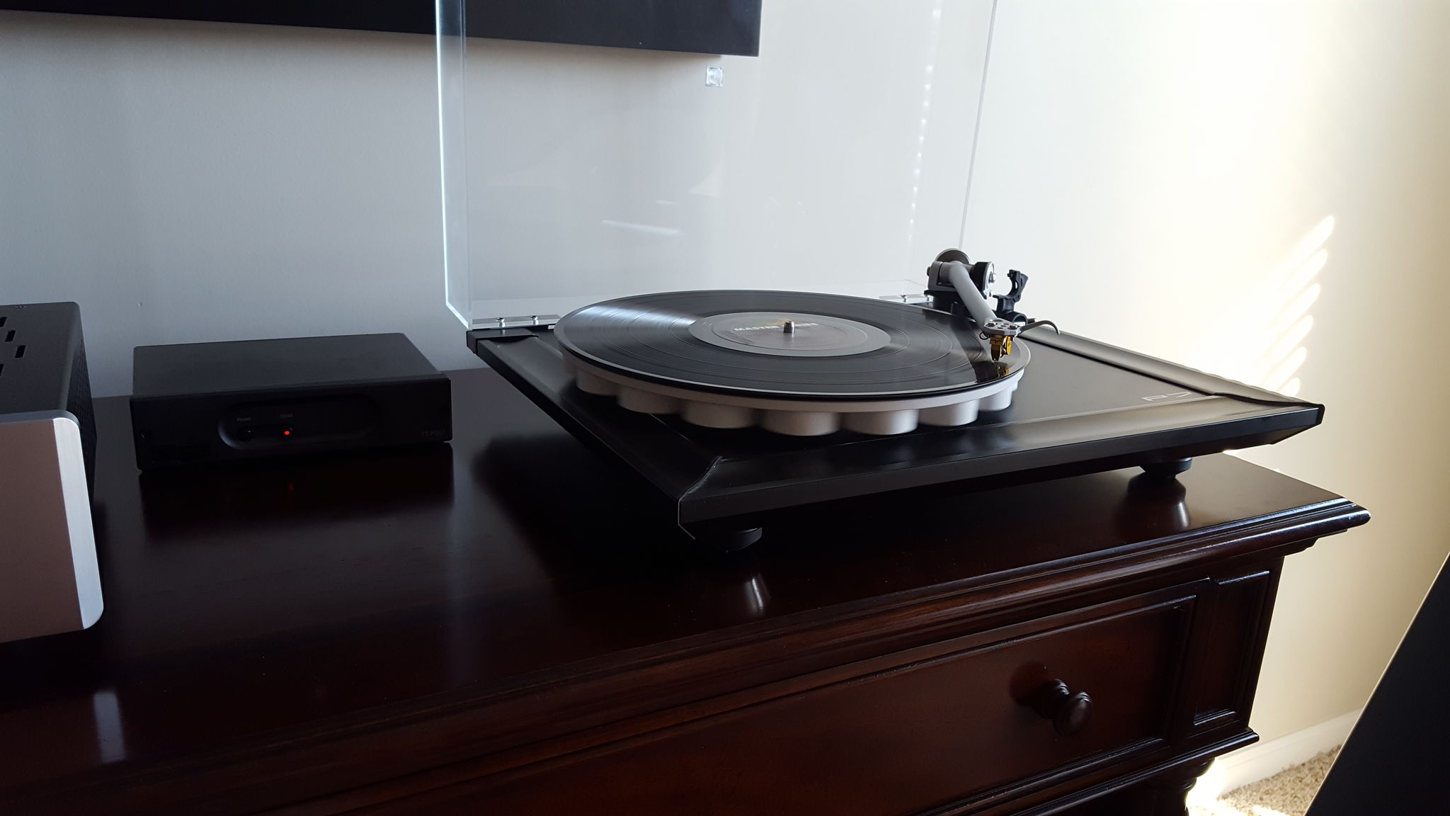 Rega P7 Turntable - Simplicity...with Benz Micro Glider HO MC