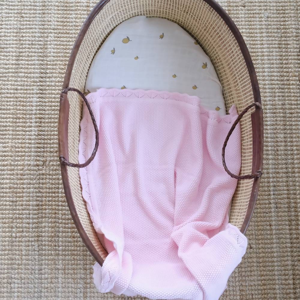 couverture tricotée 100% coton bébé confort douceur nouveau-né joli nous marque suisse enfant bébé  cadeau naissance personnalisation broderie