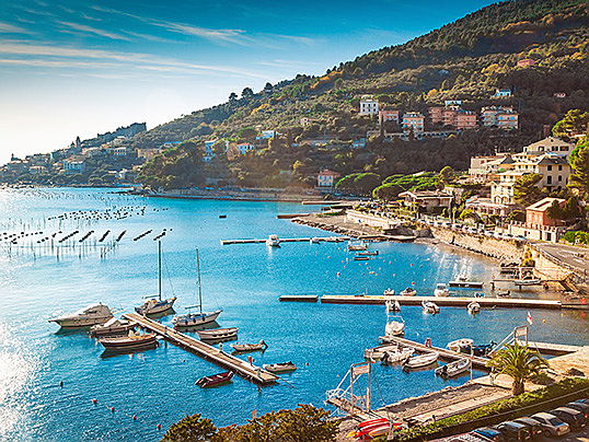  Capri, Italien
- Sie suchen nach einer Immobilie in Portugal? Dann werfen Sie neben Lissabon einen Blick auf den Geheimtipp Porto! Denn dieser Standort birgt ungeahntes Potenzial.