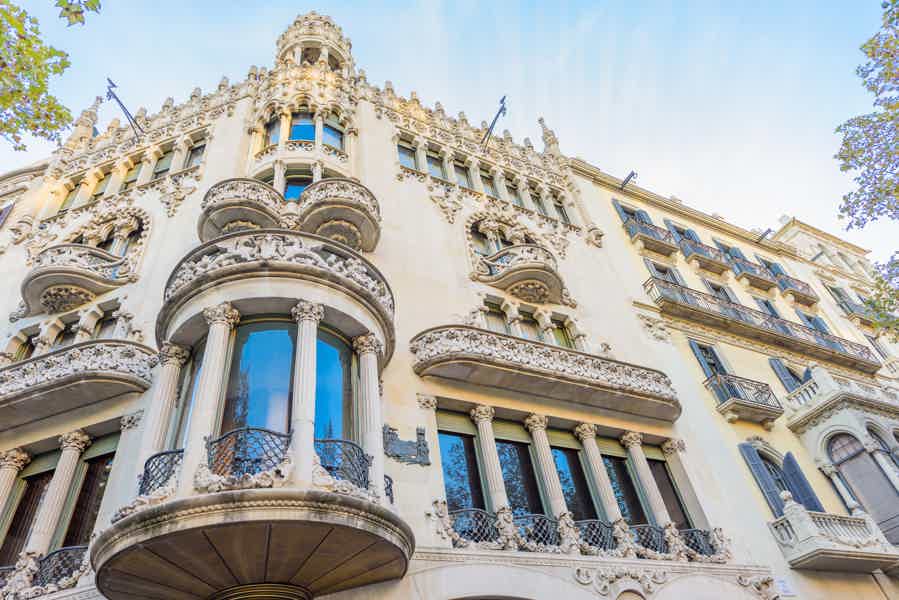Barcelona's Architecture Observing Local-Guided Tour - photo 3