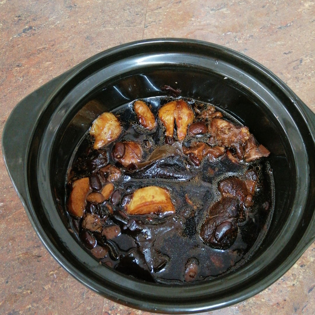 Braised pig trotter with black vinegar, young ginger, wood fungus and black beans.