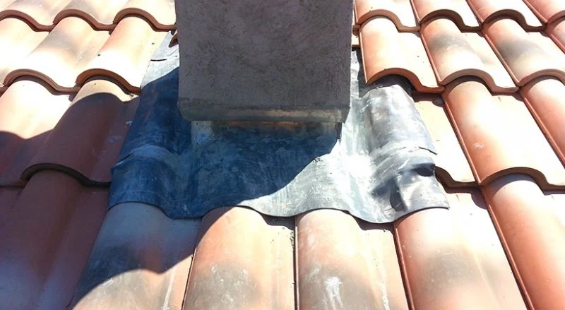 Rénovation de la couverture en tuiles romanes d’une villa à Mougins — photo 5 sur 24 — CEG TOITURE
