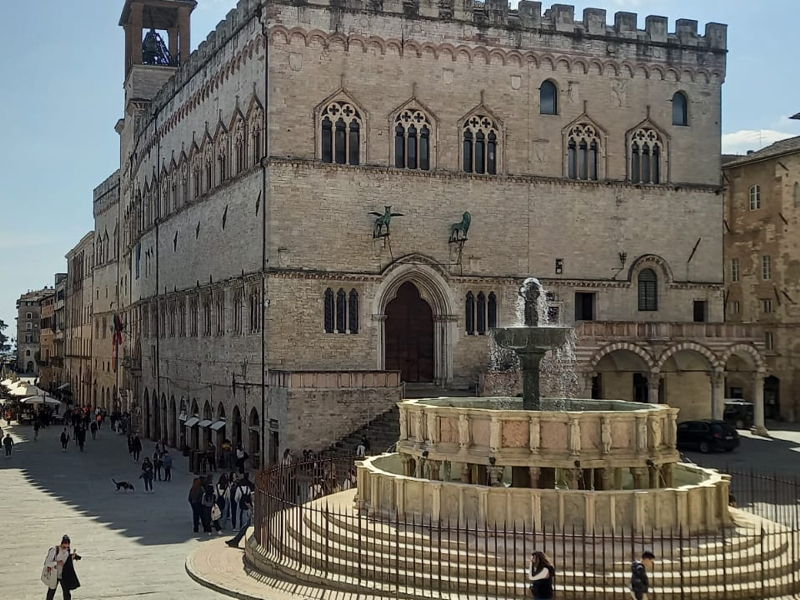 Tours enogastronómicos Paciano: Experiencia en Perugia entre historia, gastronomía y artesanía.