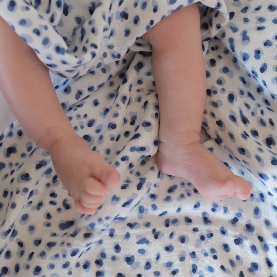 lange xl bleu pois blanc couverture lange swaddle emmaillotée doux confortable joli nous bébé nouveau-né beau doux élégant oeko-tex gots