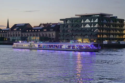 Evening City Sightseeing Cruise in German
