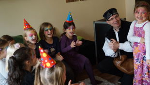 alleszauberei gruppe vorführung schminke