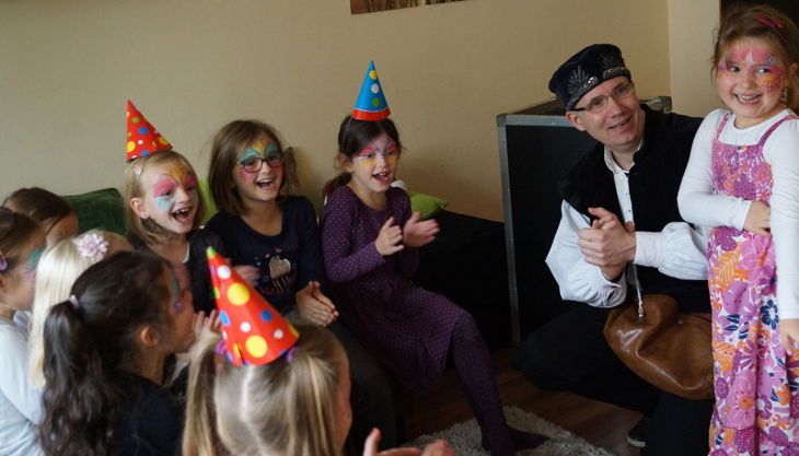 alleszauberei gruppe vorführung schminke