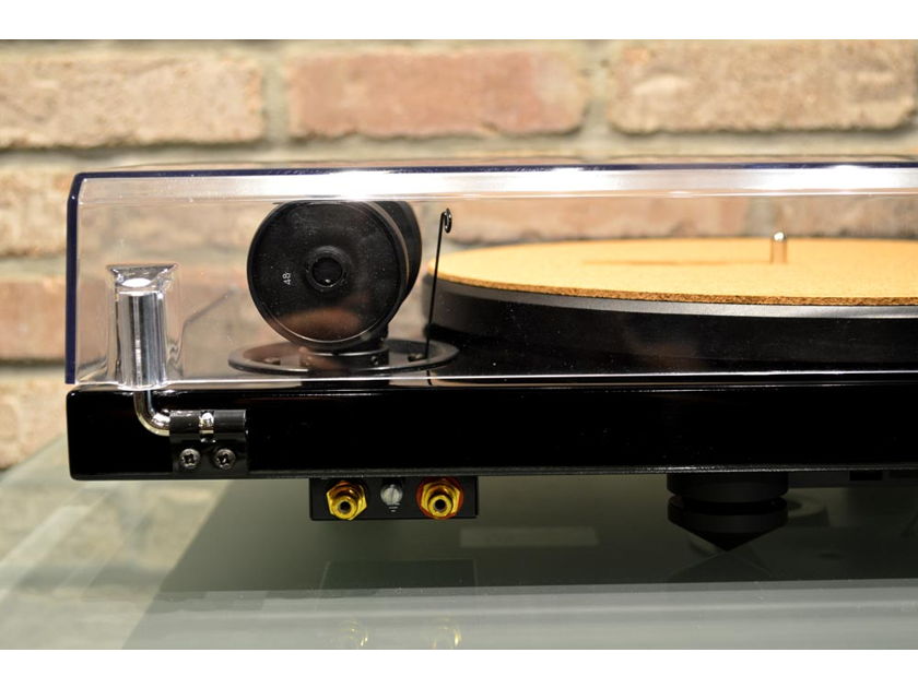 Pro-Ject Audio Systems 1-Xpression Carbon - Piano Black Turntable w/ Sumiko Oyster Cartridge