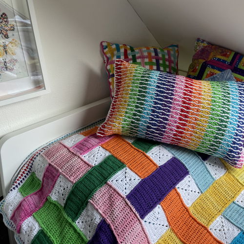 Gehaakt regenboog kussen Tineke, Interlocking haken