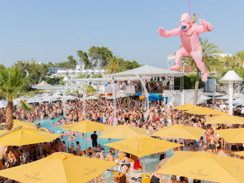 O Beach Ibiza full house