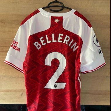 Matchworn Arsenal Bellerin with Arsenal COA