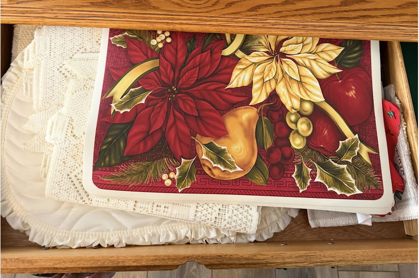 Assorted Holiday Table Linens, Christmas Placemats, Lace Doilies ...
