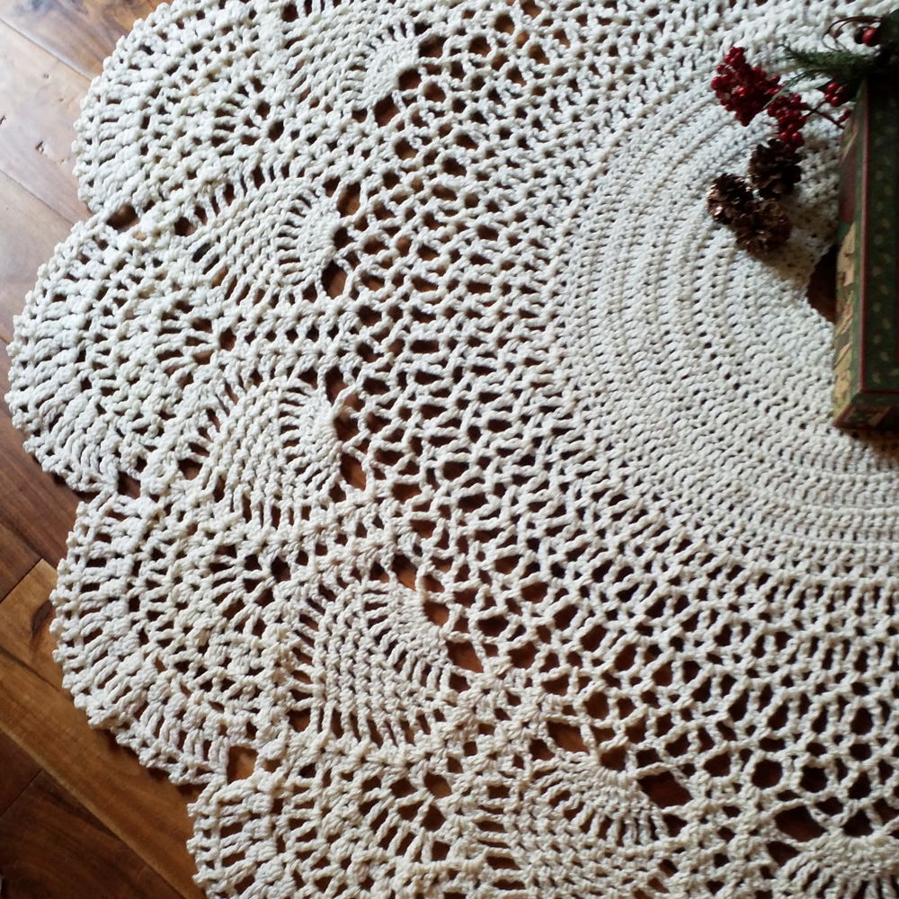 Large Cranberry Pineapple Christmas Tree Skirt Pattern