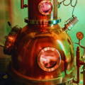 Alambic hybride en cuivre distillant du Gin